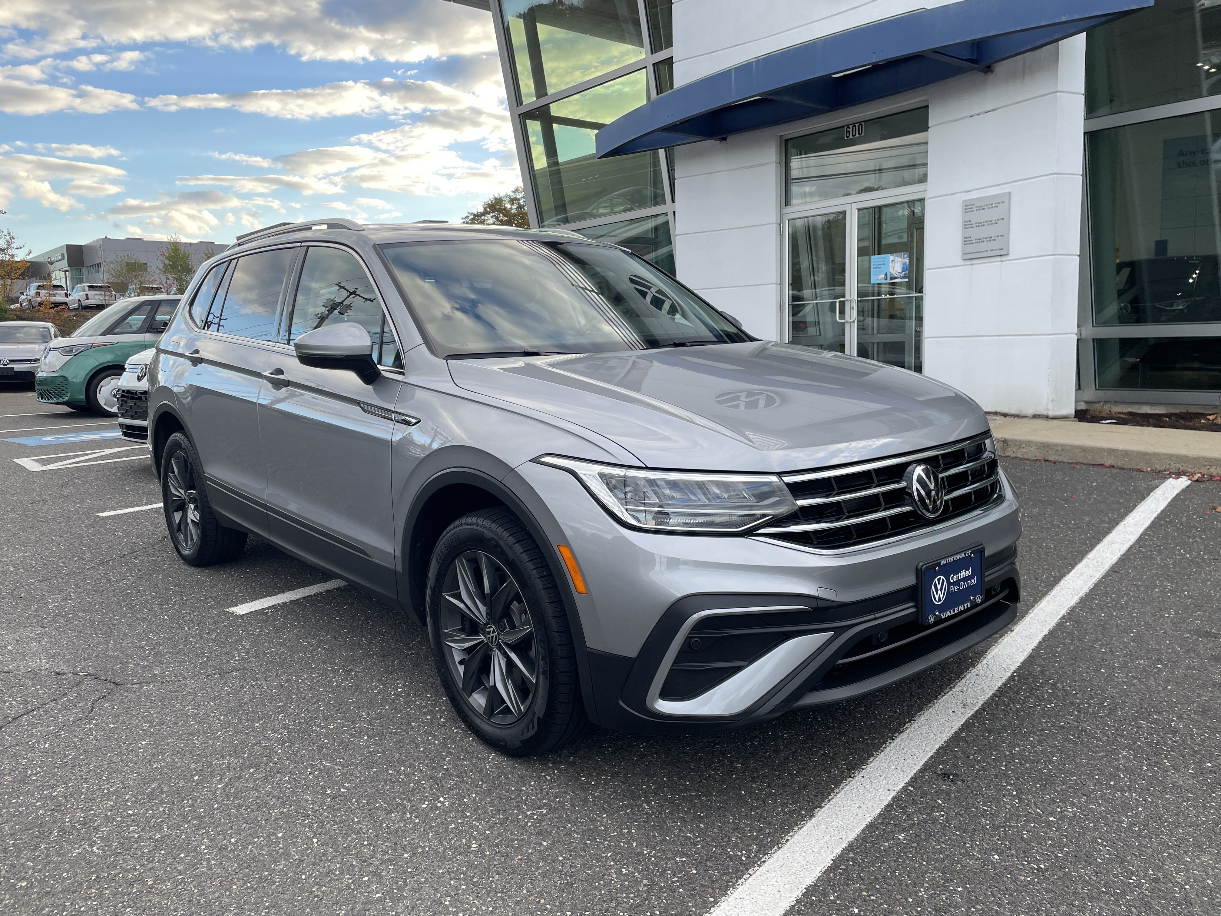 Certified 2022 Volkswagen Tiguan SE AWD/4WD image 1