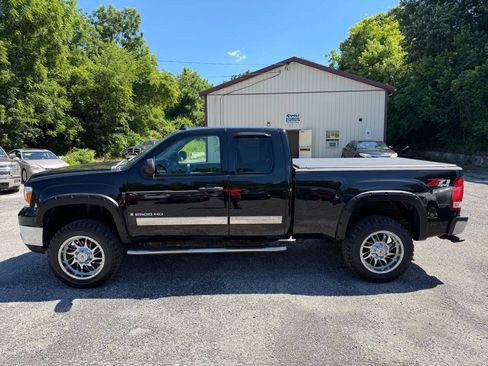 Used 2009 GMC Sierra 2500 SLE w/ Convenience Package AWD/4WD image 4