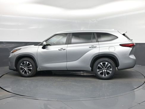 Used 2023 Toyota Highlander XLE FWD image 10
