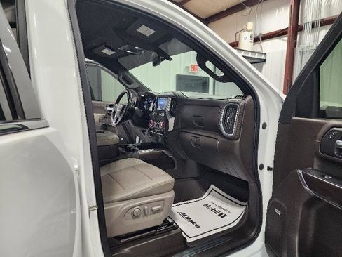 Used 2022 GMC Sierra 3500 SLT w/ SLT Preferred Package image 19