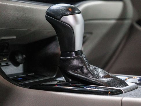 Certified 2019 Toyota Highlander Plus w/ Carpet Mat Package (TMS) FWD image 22