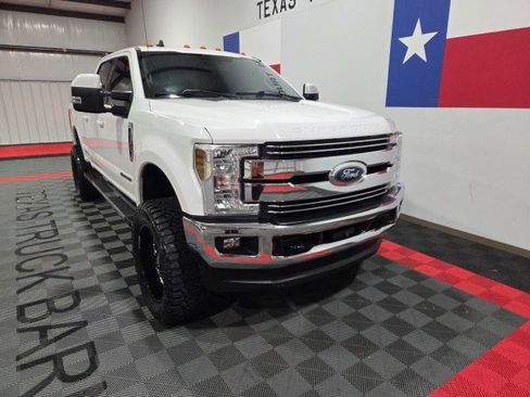 Used 2019 Ford F250 Lariat w/ Lariat Value Package image 16