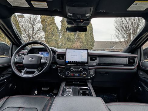 Used 2022 Ford Expedition Limited image 13