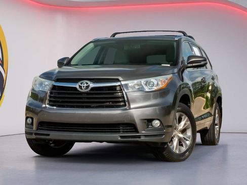 Used 2015 Toyota Highlander XLE AWD/4WD image 1