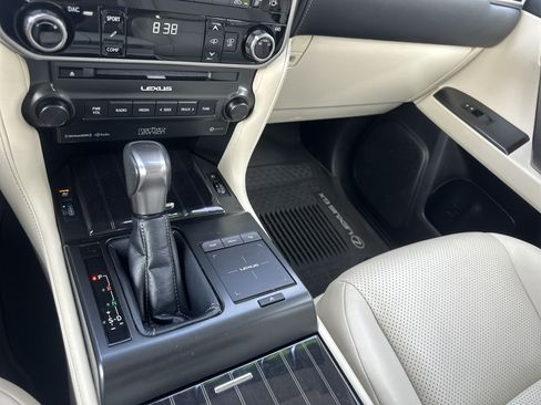 Used 2023 Lexus GX 460 Luxury w/ Sport Design Package AWD/4WD image 19