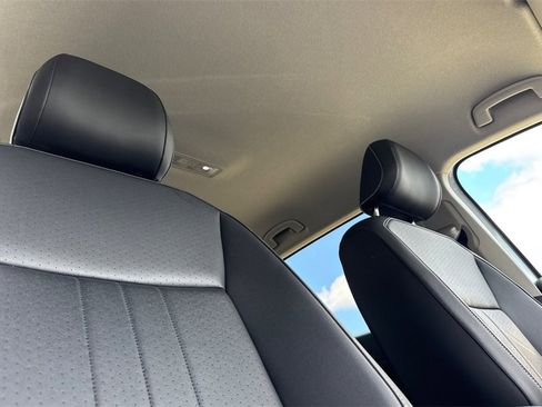 Used 2022 Volkswagen Tiguan SE image 16