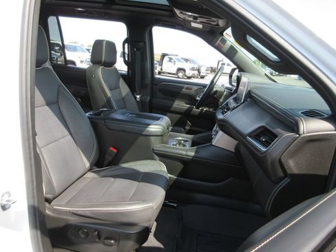 Certified 2023 GMC Yukon XL SLT AWD/4WD image 25