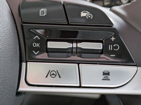 Used 2025 Hyundai Elantra Limited image 25