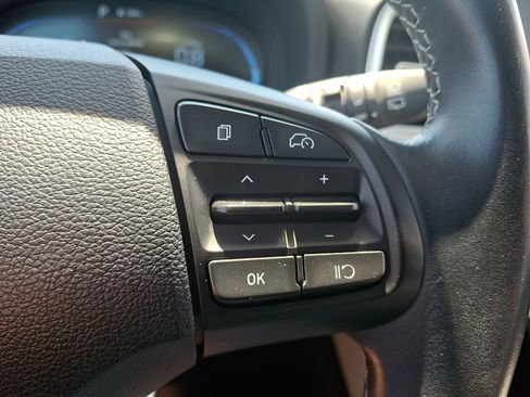 Used 2025 Hyundai Venue SEL FWD image 23