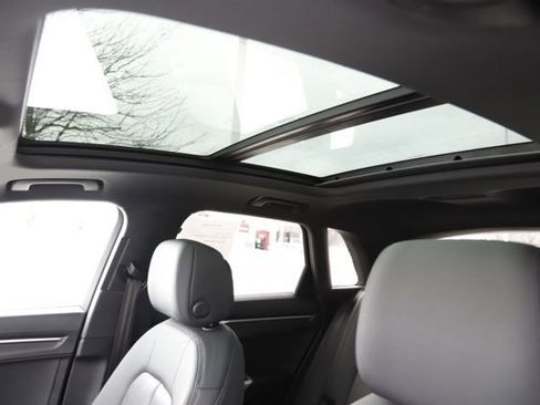 Used 2020 Audi Q3 2.0T Premium w/ Convenience Package image 16