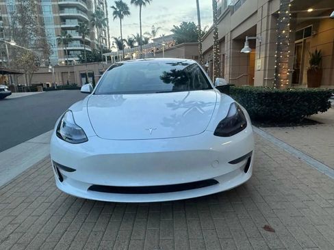 Used 2023 Tesla Model 3 Standard Range image 3