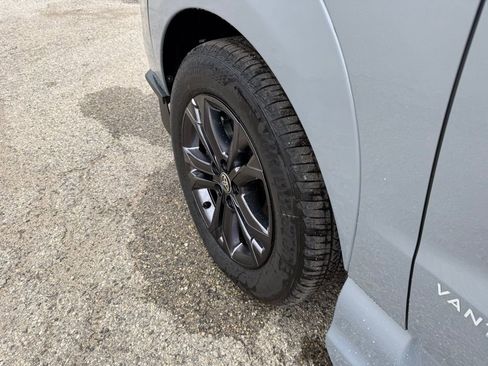 Used 2025 Toyota Sienna XSE image 12