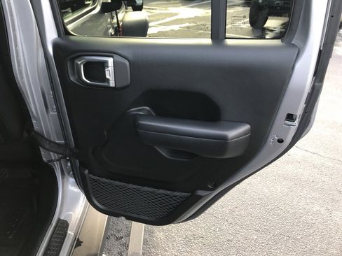 Used 2019 Jeep Wrangler Unlimited Sport S image 25