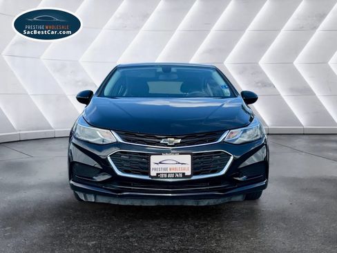 Used 2017 Chevrolet Cruze LT w/ Convenience Package image 2