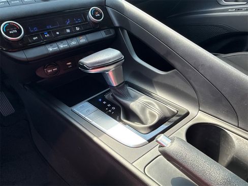 Used 2024 Hyundai Elantra SEL image 31