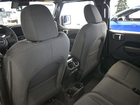 New 2025 Jeep Gladiator Sport image 23