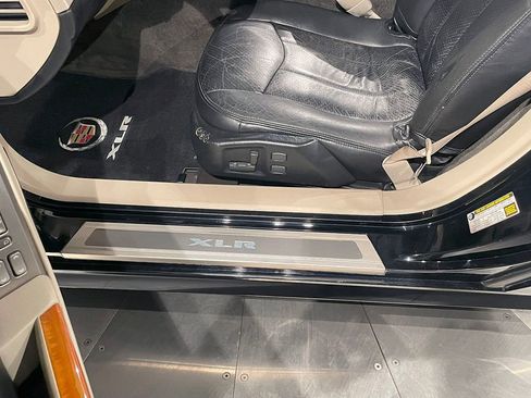Used 2005 Cadillac XLR image 40
