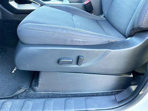 Used 2024 Nissan Frontier SV image 9