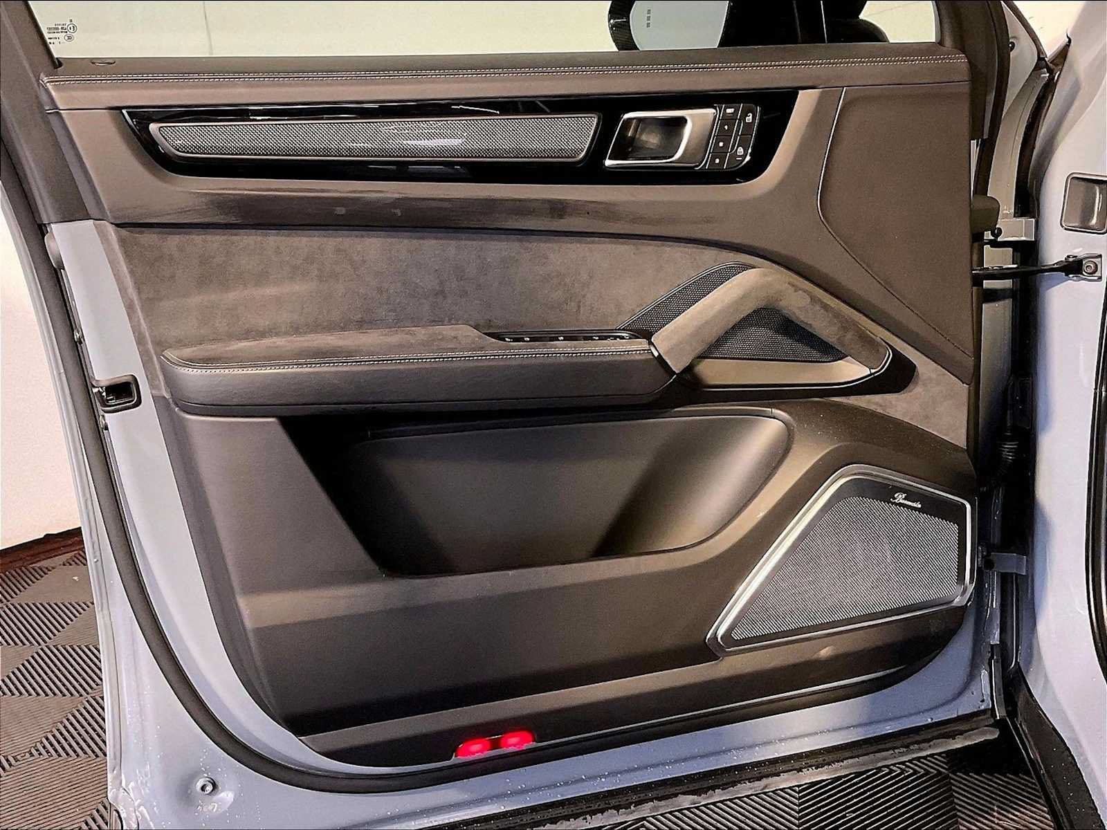 Certified 2022 Porsche Cayenne Turbo GT AWD/4WD image 25