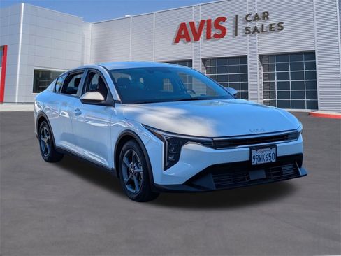 Used 2025 Kia K4 LXS image 3