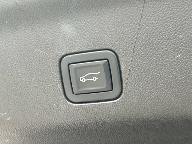 Used 2022 GMC Yukon XL AT4 w/ Technology Package AWD/4WD image 26