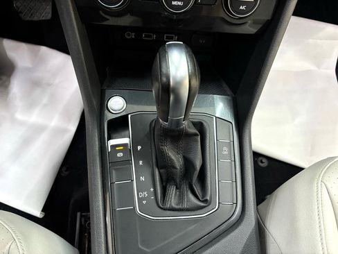 Used 2018 Volkswagen Tiguan SEL image 29