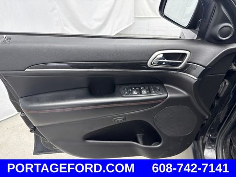 Used 2018 Jeep Grand Cherokee Trailhawk AWD/4WD image 12