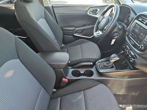 Used 2024 Kia Soul LX w/ Option Group 015 FWD image 10