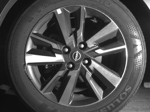 Used 2025 Nissan Versa SV image 12