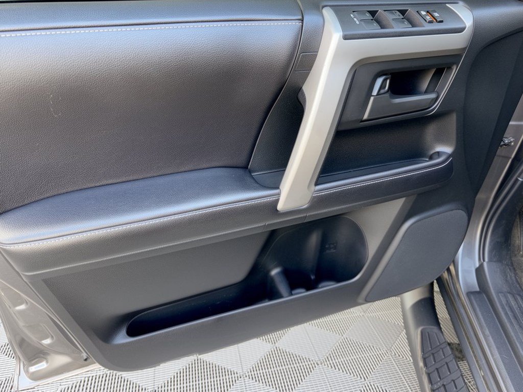 Used 2018 Toyota 4Runner SR5 Premium RWD image 14