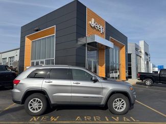 Used 2019 Jeep Grand Cherokee Laredo video 1