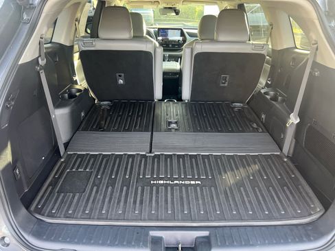 Used 2022 Toyota Highlander Limited image 10