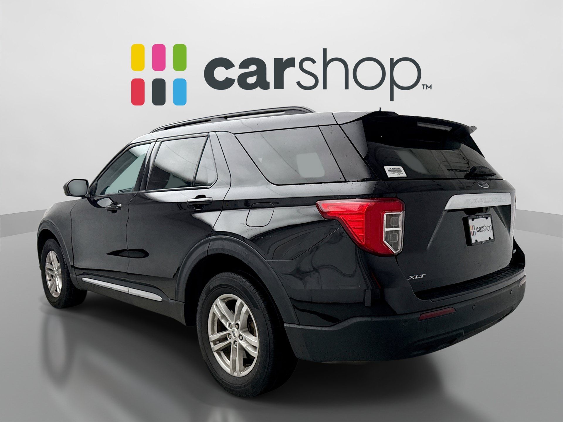 Used 2023 Ford Explorer XLT AWD/4WD image 3