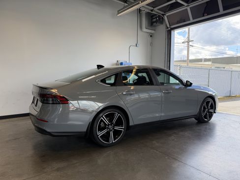 Used 2025 Honda Accord Sport image 3