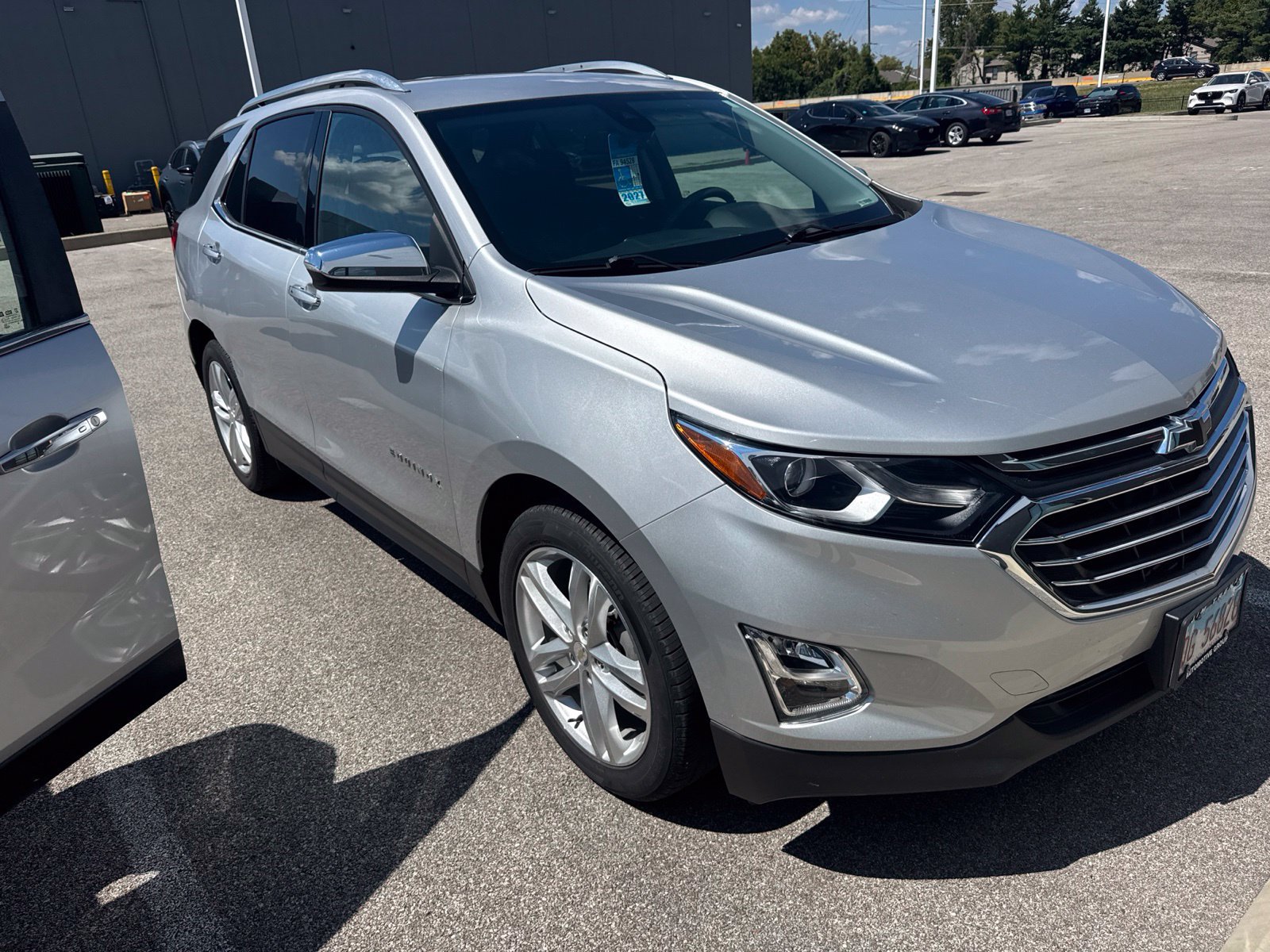Used 2021 Chevrolet Equinox Premier FWD image 2