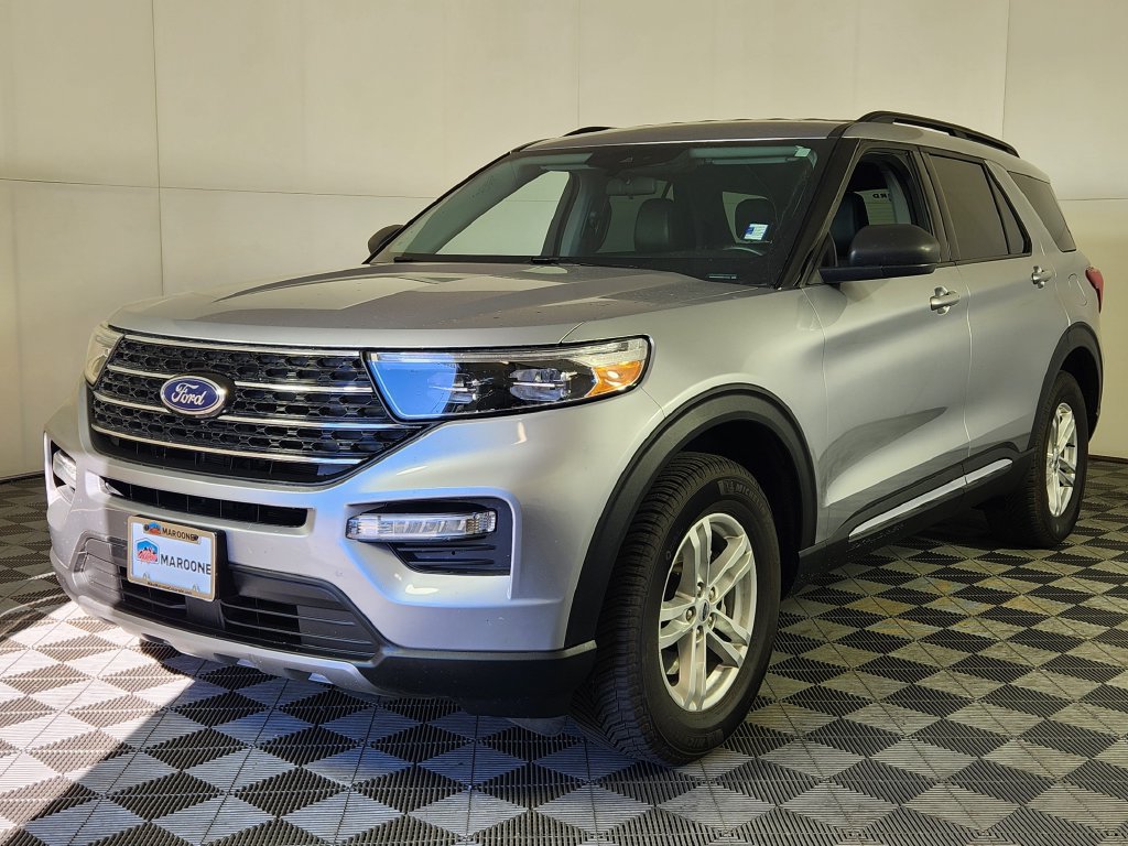 Used 2021 Ford Explorer XLT w/ Equipment Group 202A AWD/4WD image 3