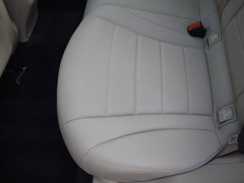 Used 2021 Mercedes-Benz GLC 300 300 4MATIC Premium Pkg Panoram image 36