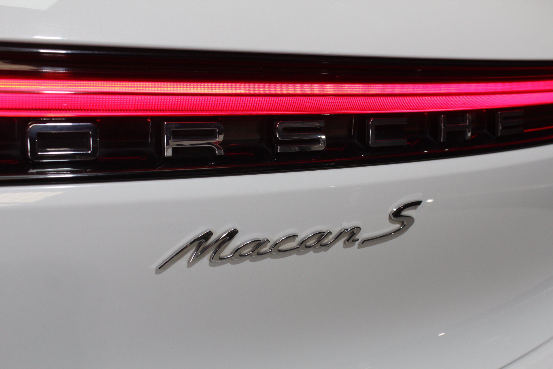 Used 2022 Porsche Macan S AWD/4WD image 16
