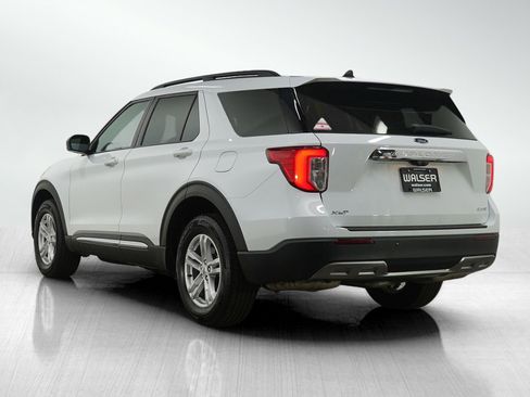 Used 2024 Ford Explorer XLT image 3