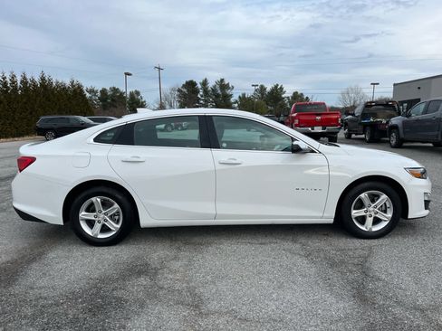 Used 2023 Chevrolet Malibu LT image 2