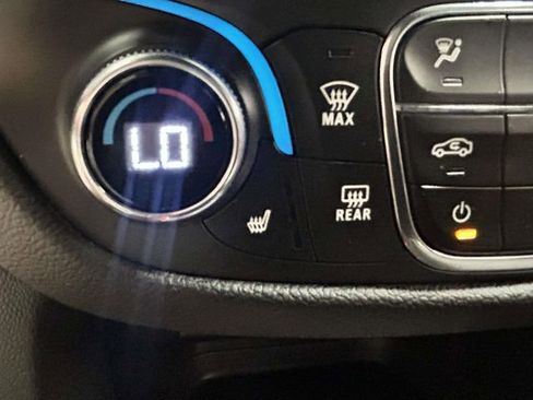 Used 2023 Chevrolet Equinox LT FWD image 19