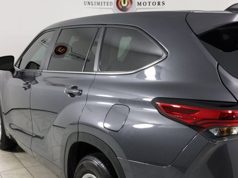 Used 2023 Toyota Highlander LE FWD image 47
