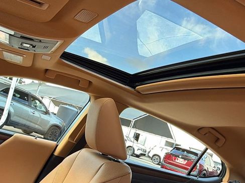 Used 2022 Lexus ES 300h w/ Premium Package image 15