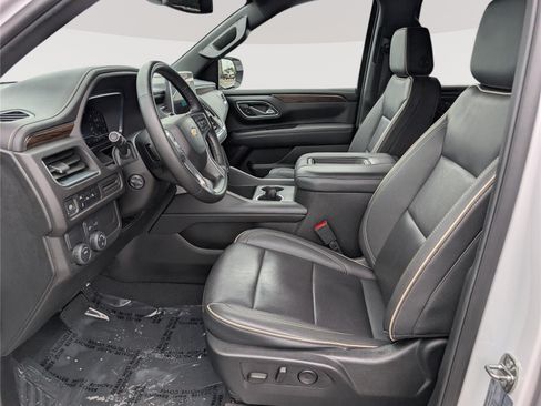 Used 2024 Chevrolet Suburban Premier RWD image 20