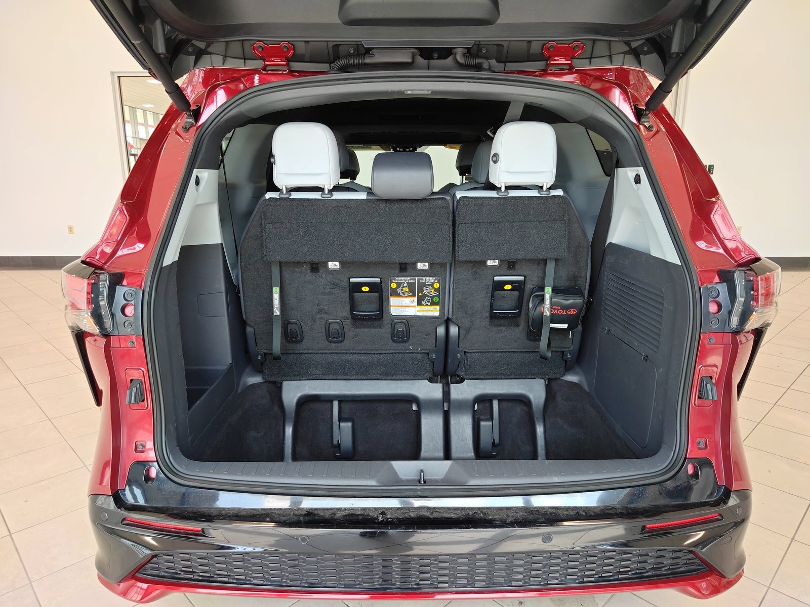 Used 2023 Toyota Sienna XSE AWD/4WD image 14
