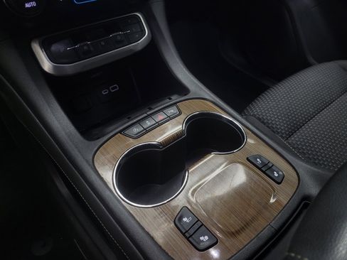 Used 2020 GMC Acadia SLE w/ Driver Convenience Package FWD image 26