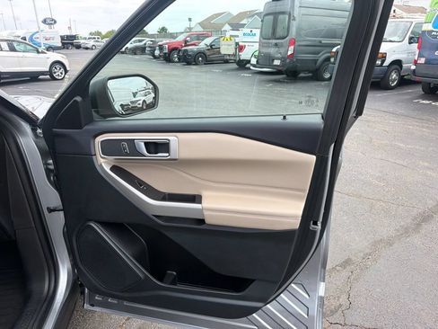 Used 2024 Ford Explorer XLT w/ Equipment Group 202A AWD/4WD image 39