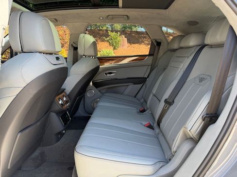 Certified 2025 Bentley Bentayga AWD/4WD image 34