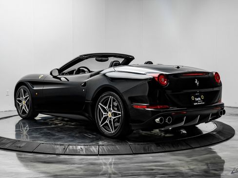 Used 2016 Ferrari California T image 9
