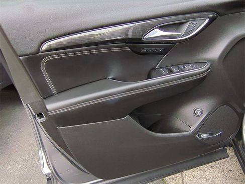 Certified 2022 Buick Envision Essence w/ Technology Package I image 25